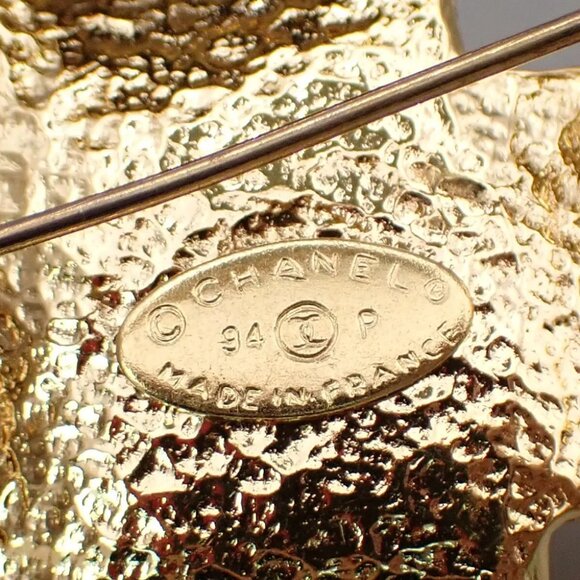 CHANEL CC Logo Cross Pin Brooch 94P Gold France Vintage - Picture 6 of 6